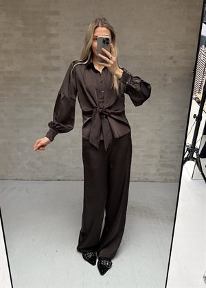 Naja satin skjorte Dark Brown Neo Noir 